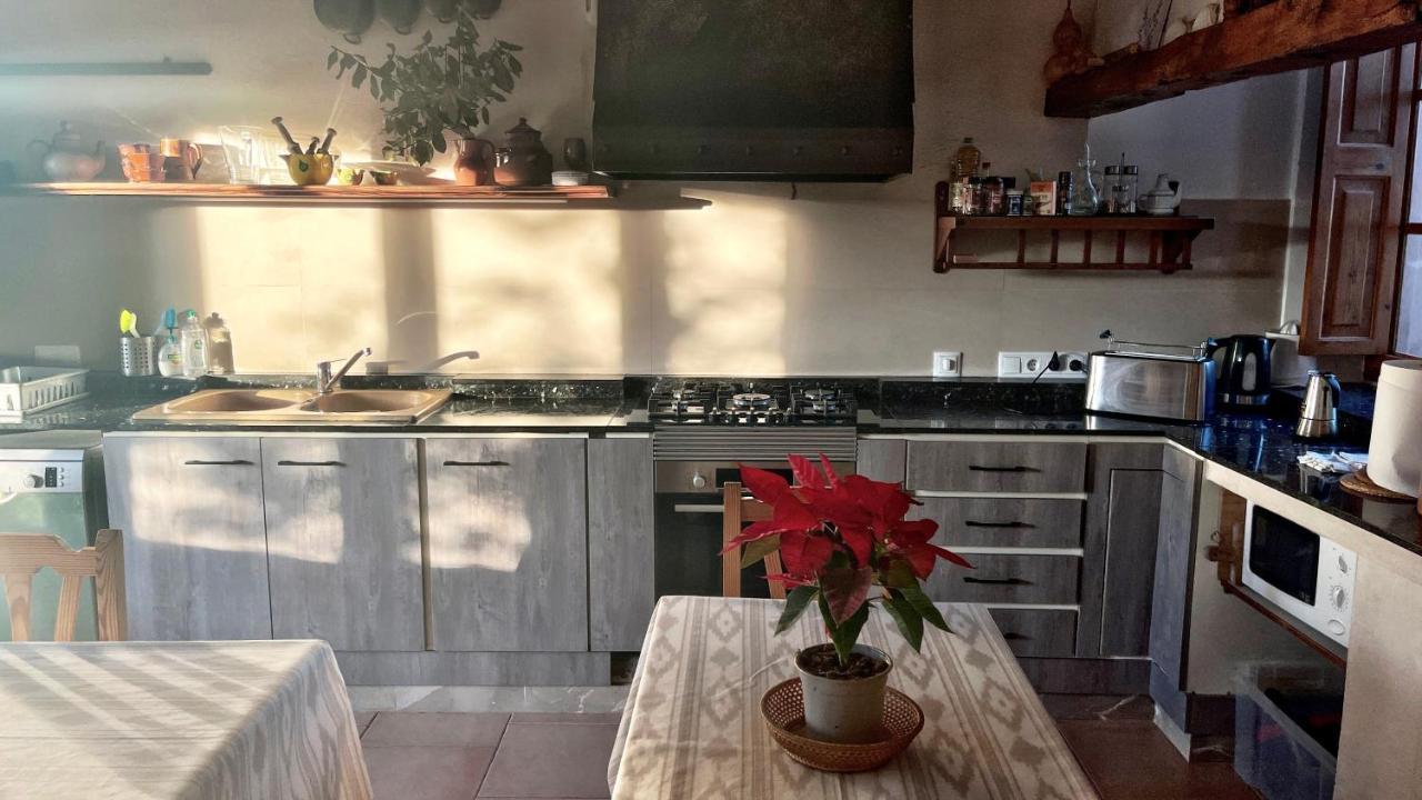 Villa Son Jordi Nou, Beautiful Near Alaro Big Swimming Pool, Bbq Mountain Views 12people Consell